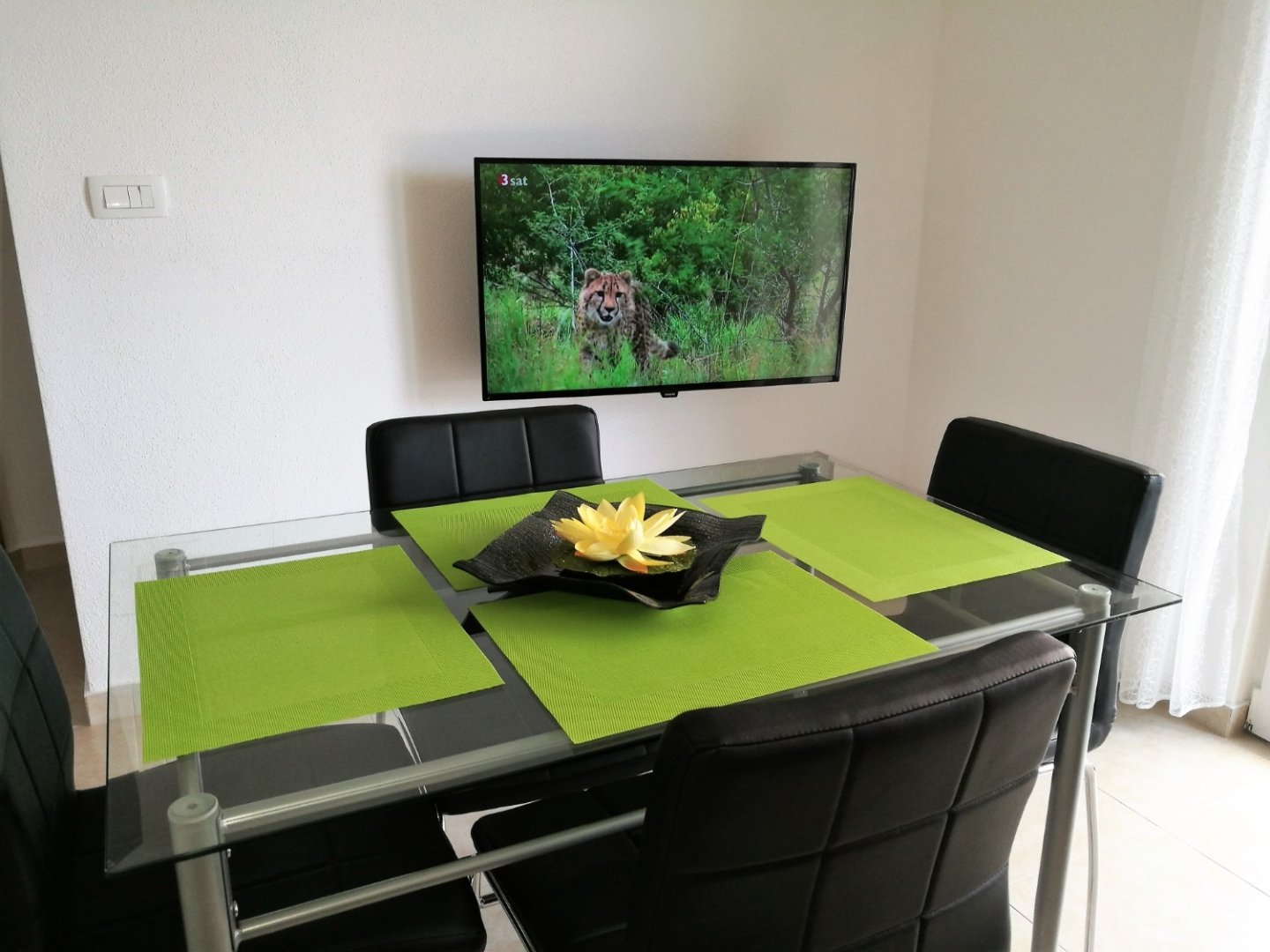 Apartment Tih - 20 m from sea: A2 Maslina Sevid, Riviera Trogir