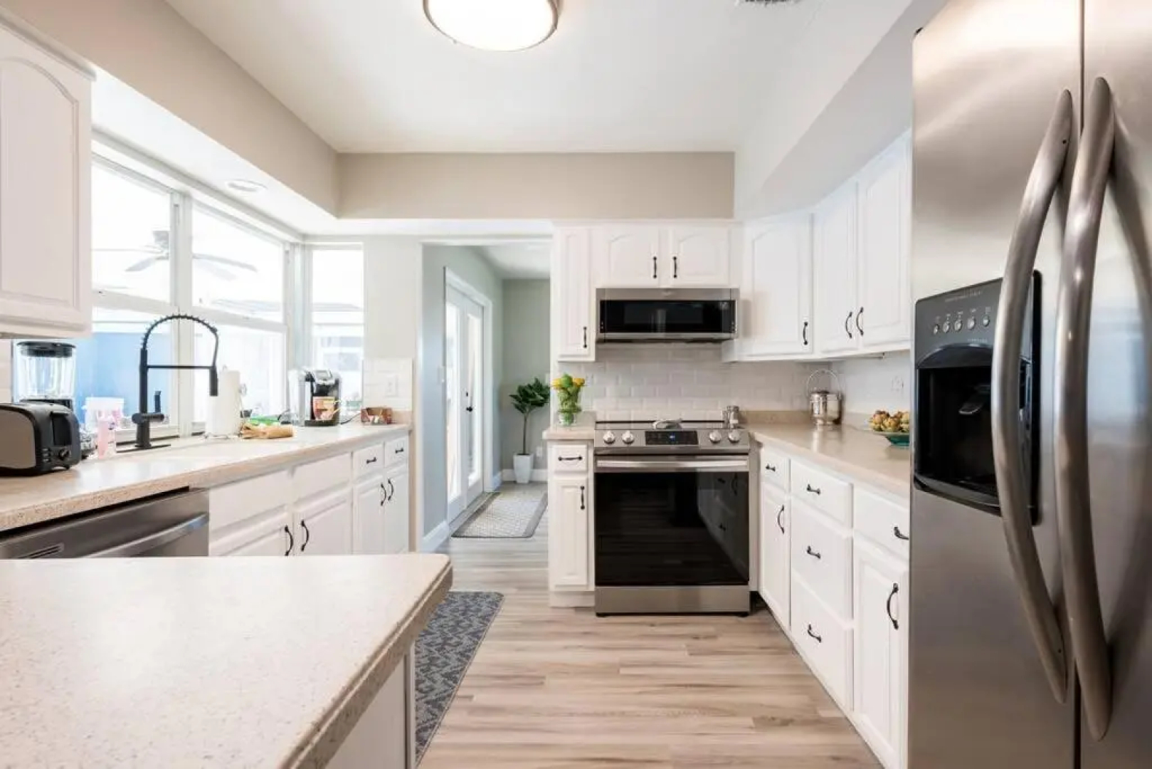 Elegant Heated Pool Home 12 minutes to the beaches of Anna Maria Island and IMG Academy