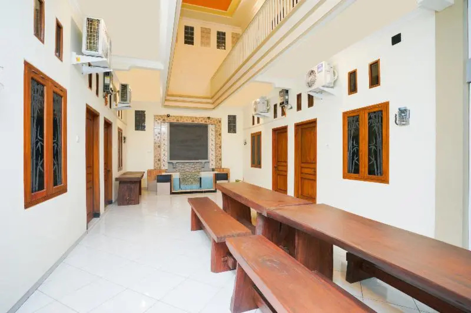 OYO 1642 Penginapan Anggrek Syariah 2