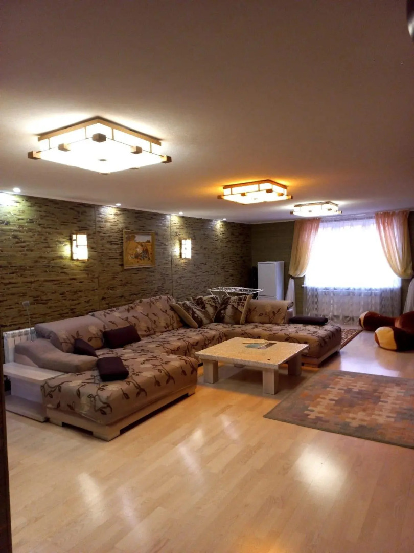 Анна и Король на Мирном переулке