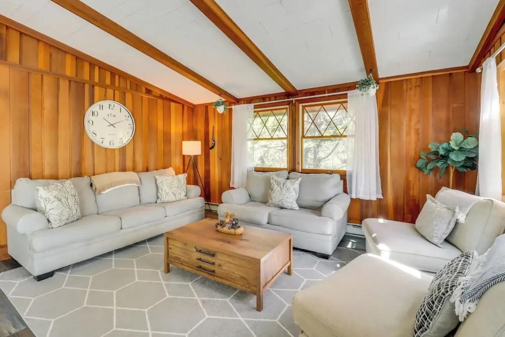 Swim Dock & Game Room: Lakefront Poconos Cabin!