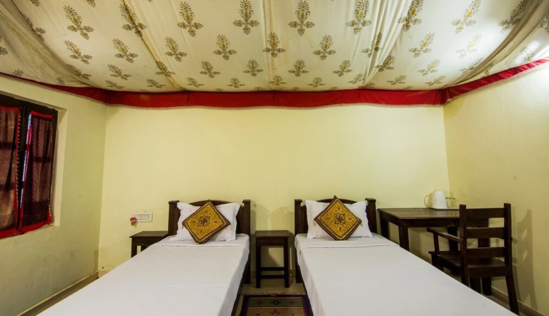 Hotel Jhalamand Garh