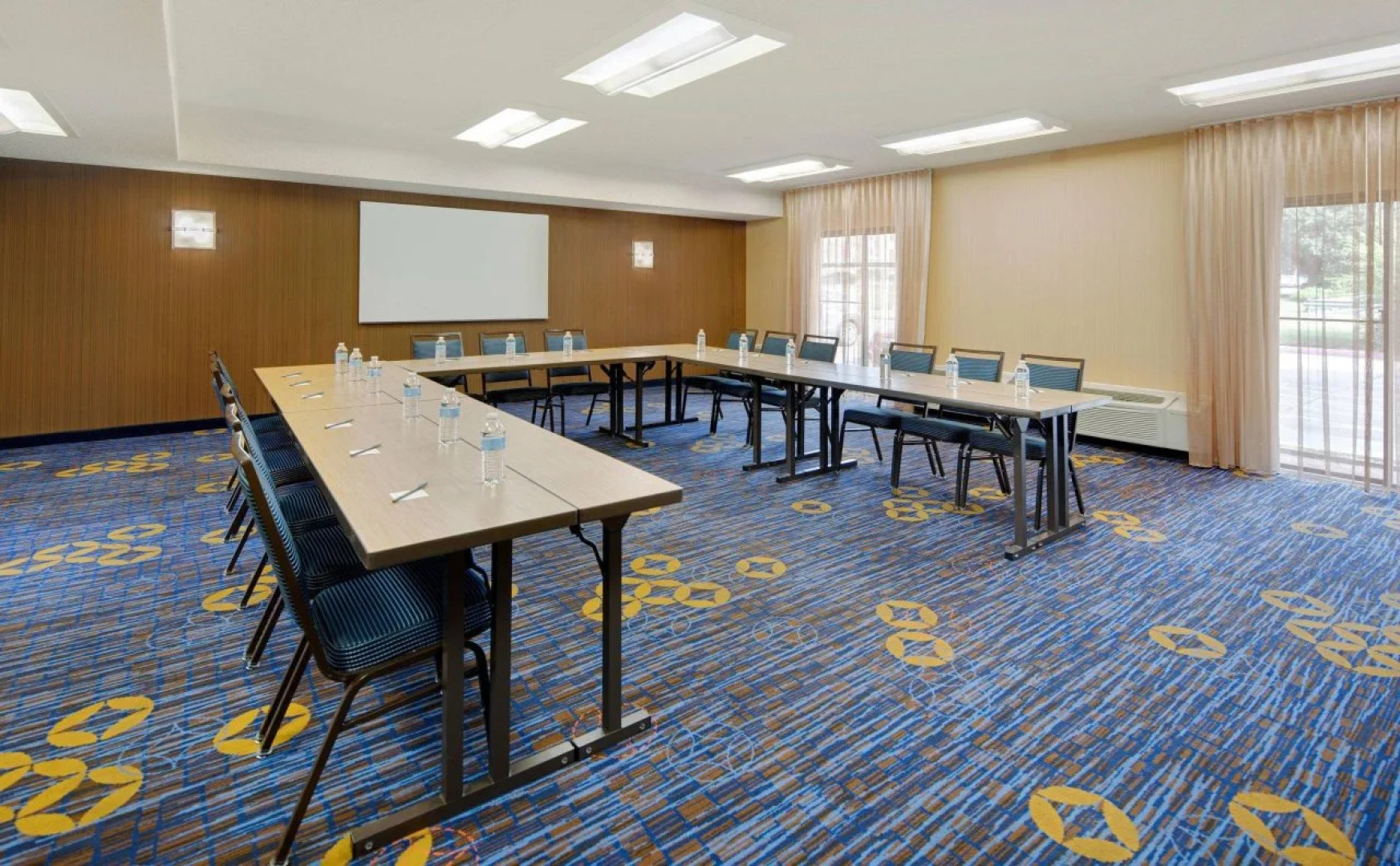 Courtyard by Marriott Addison Midway