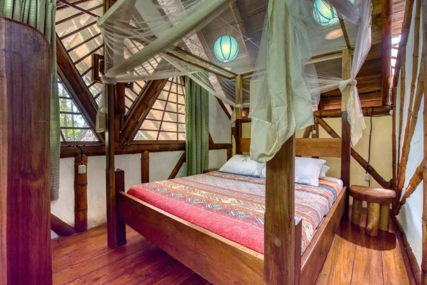 Tree House Beachfront Lodge