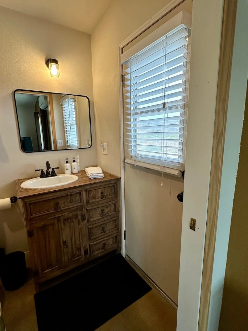 Spy Mountain Hideaway On 5 Acres W/ Hot Tub & Privacy! 1 Bedroom Home by RedAwning