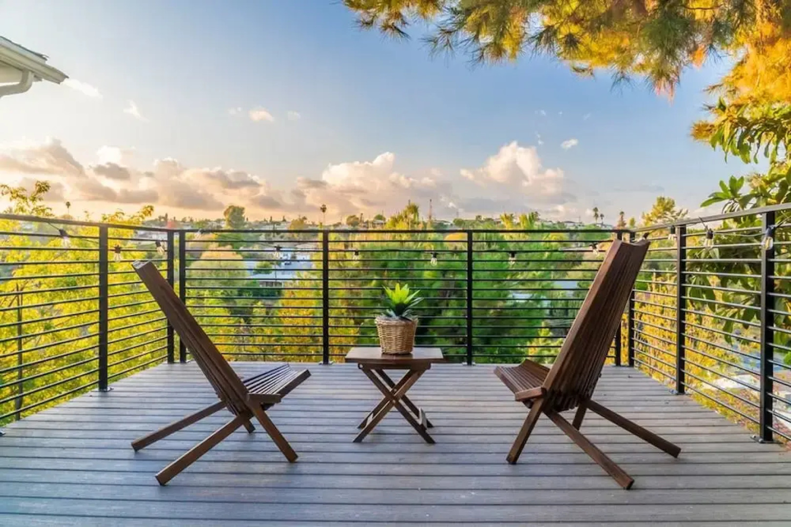 Stunning LA Luxury Retreat Ideal for Work or Play