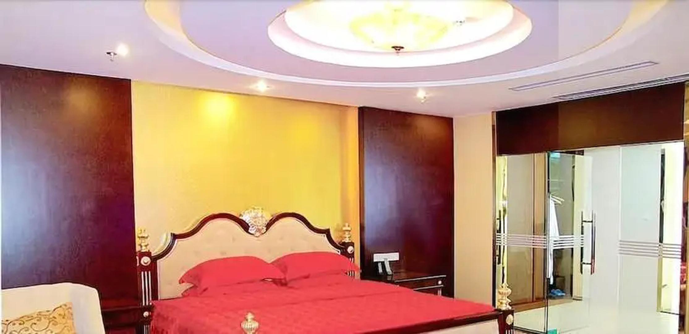 Jiuhuashan Center Hotel