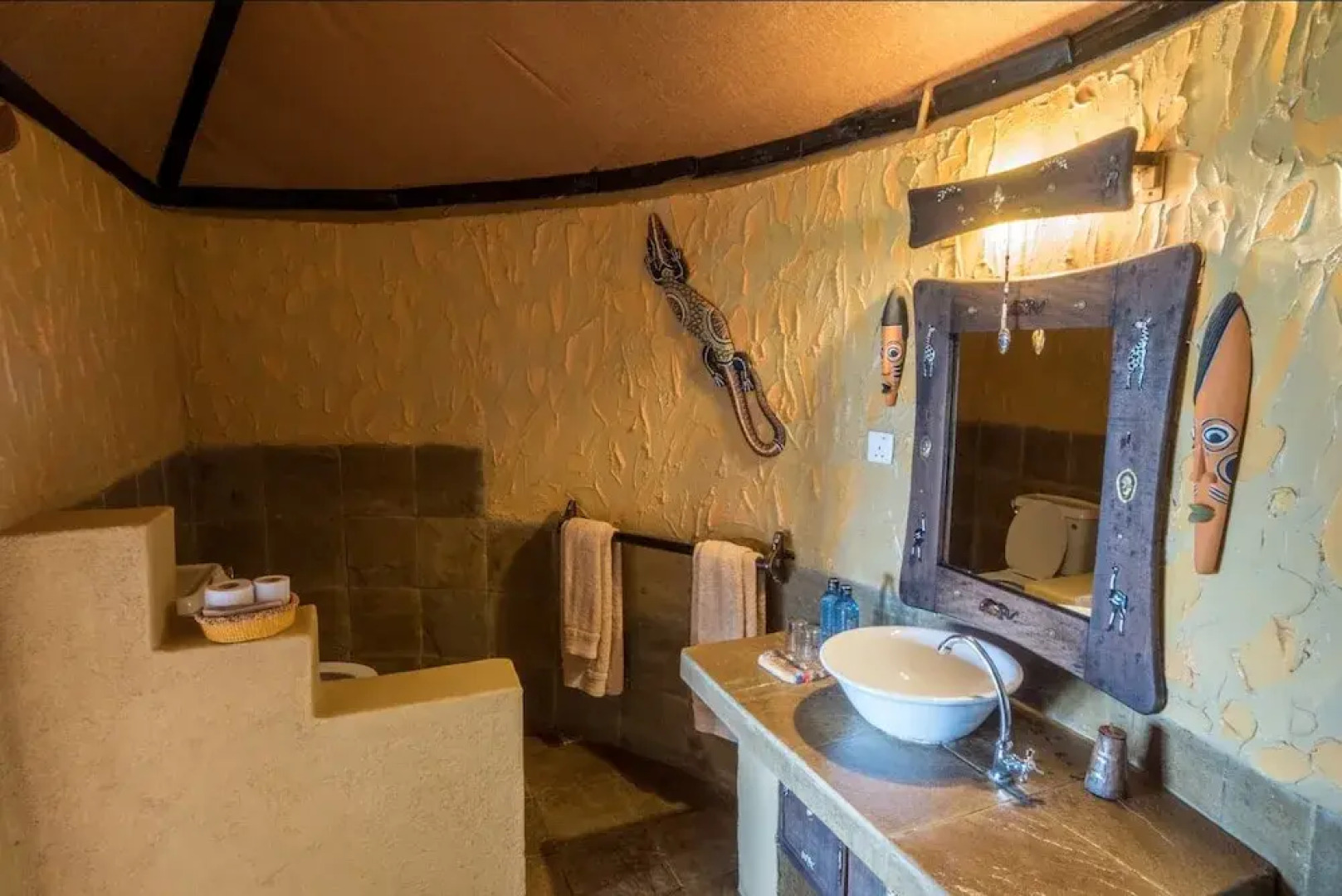 Rhino Watch safari Lodge