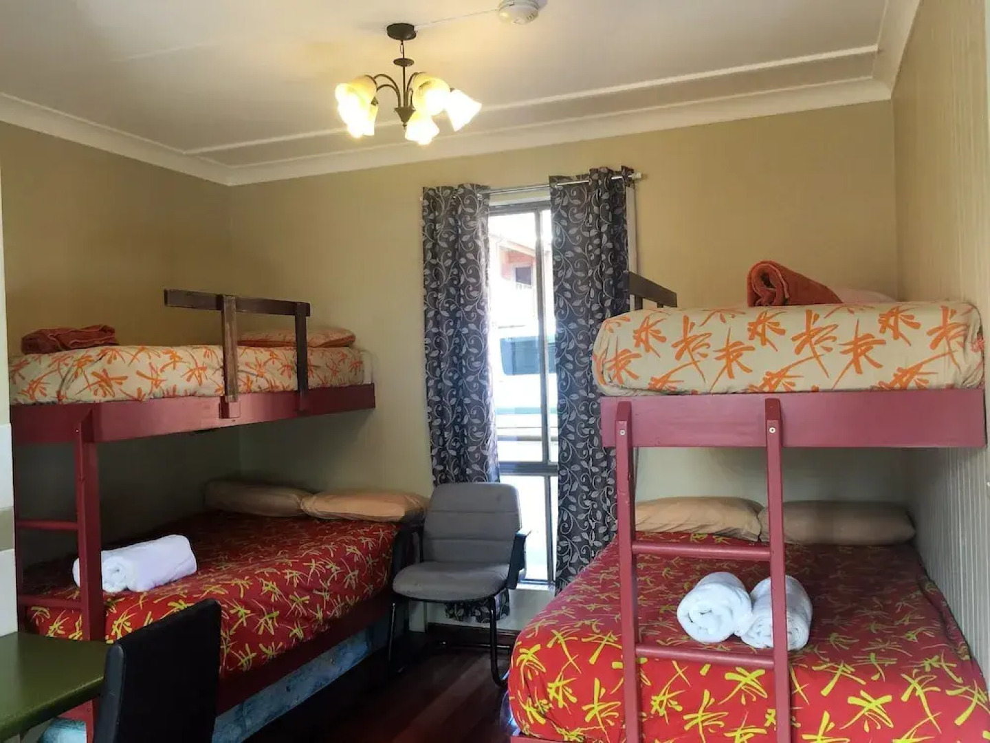 Snow Gate Motel and Apartments