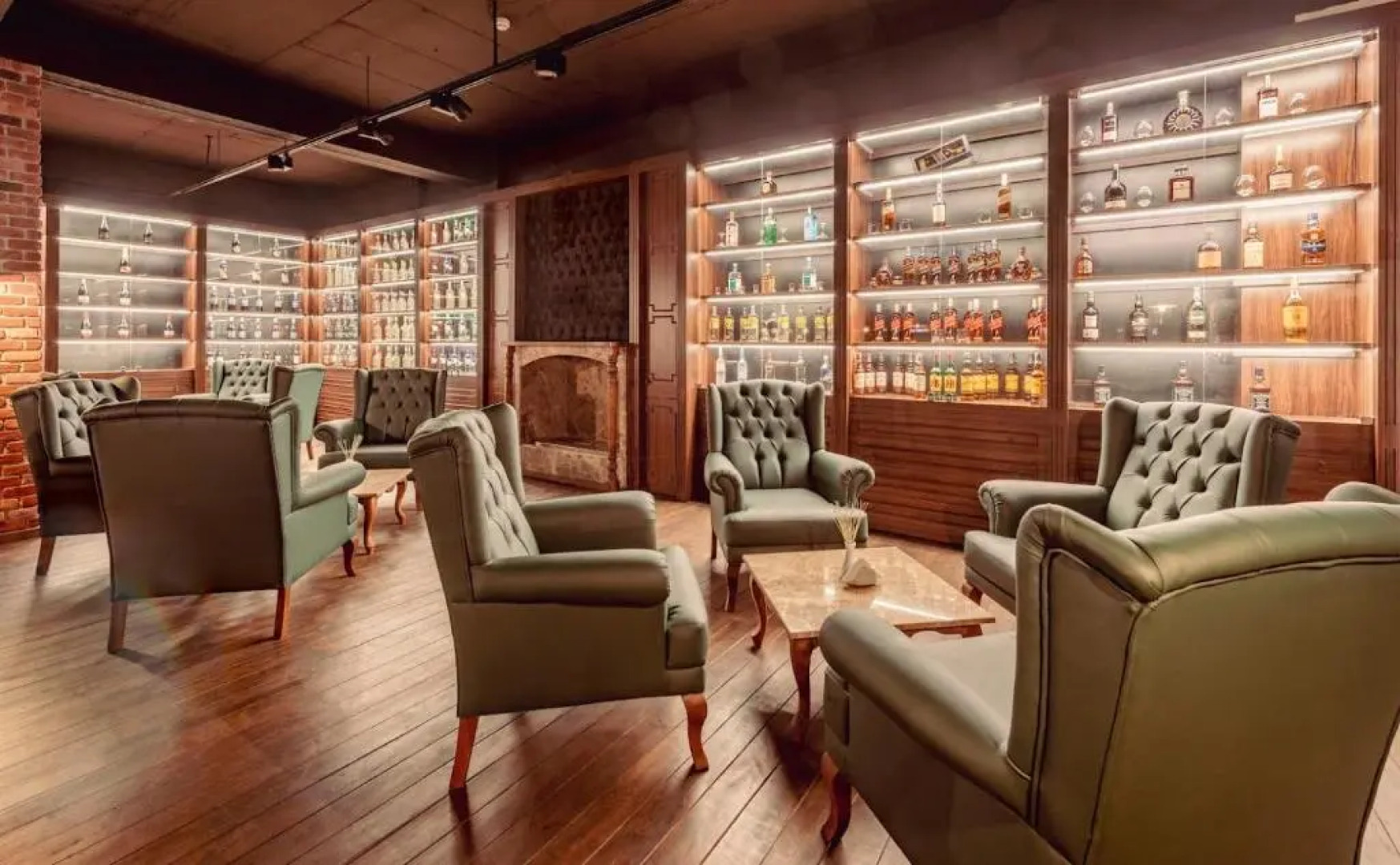 Novel Centre Point Hotel