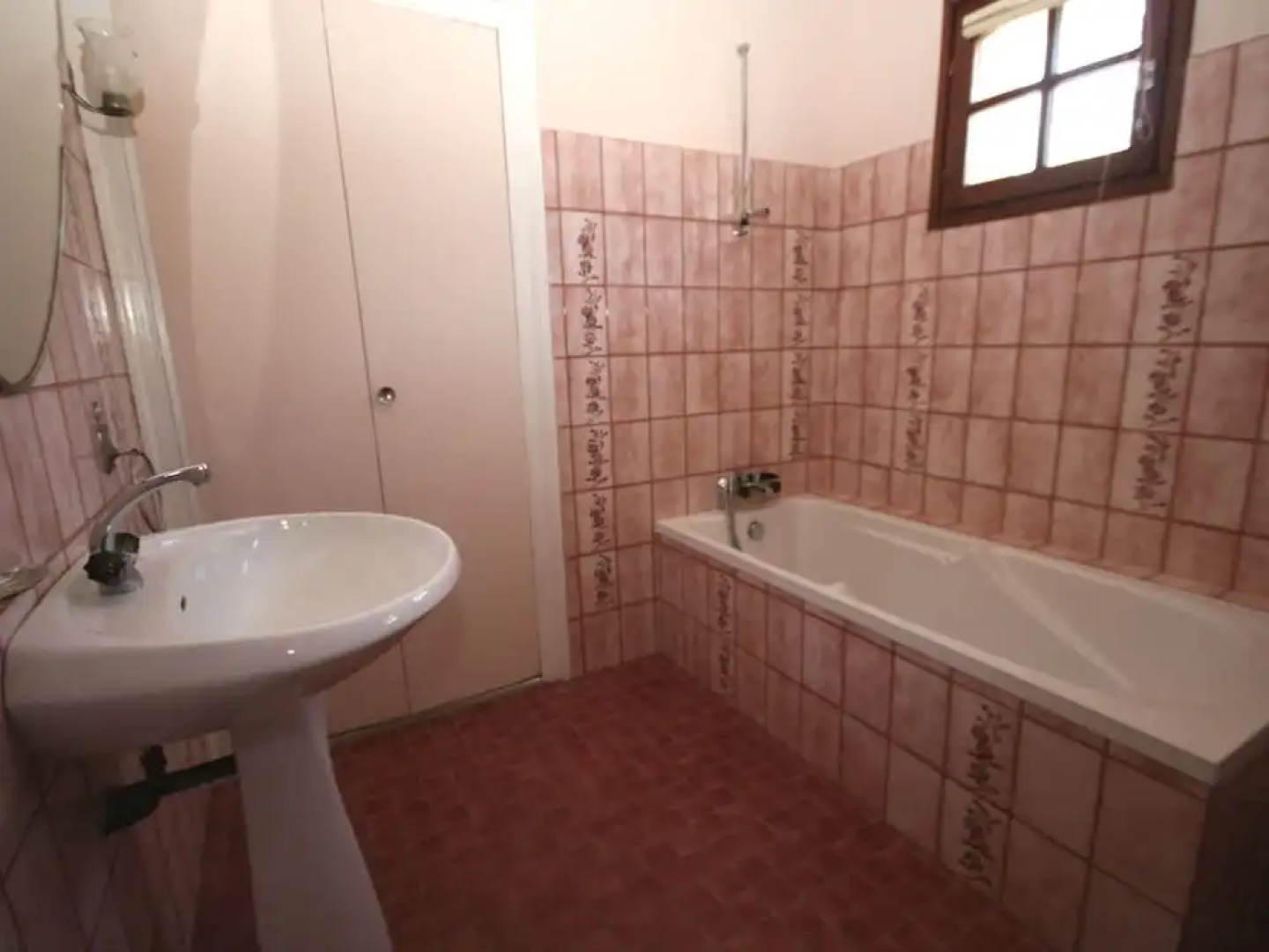 Detached Villa With Private Pool Near the Atlantic Ocean