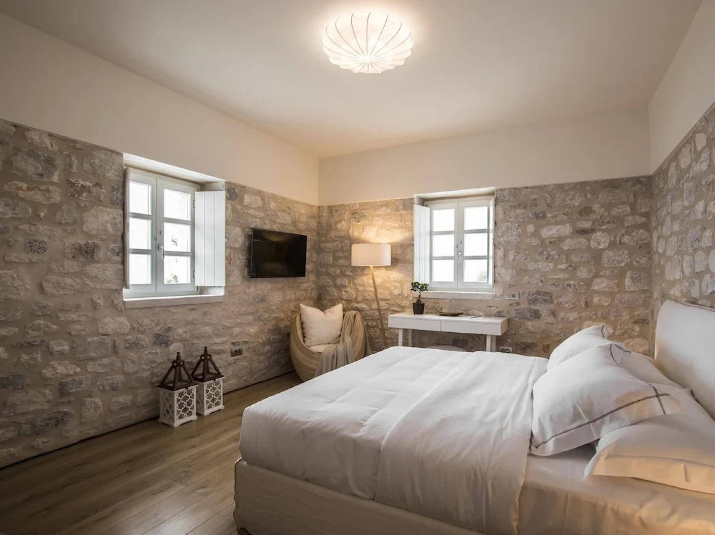BASSA MAINA Villas & Suites