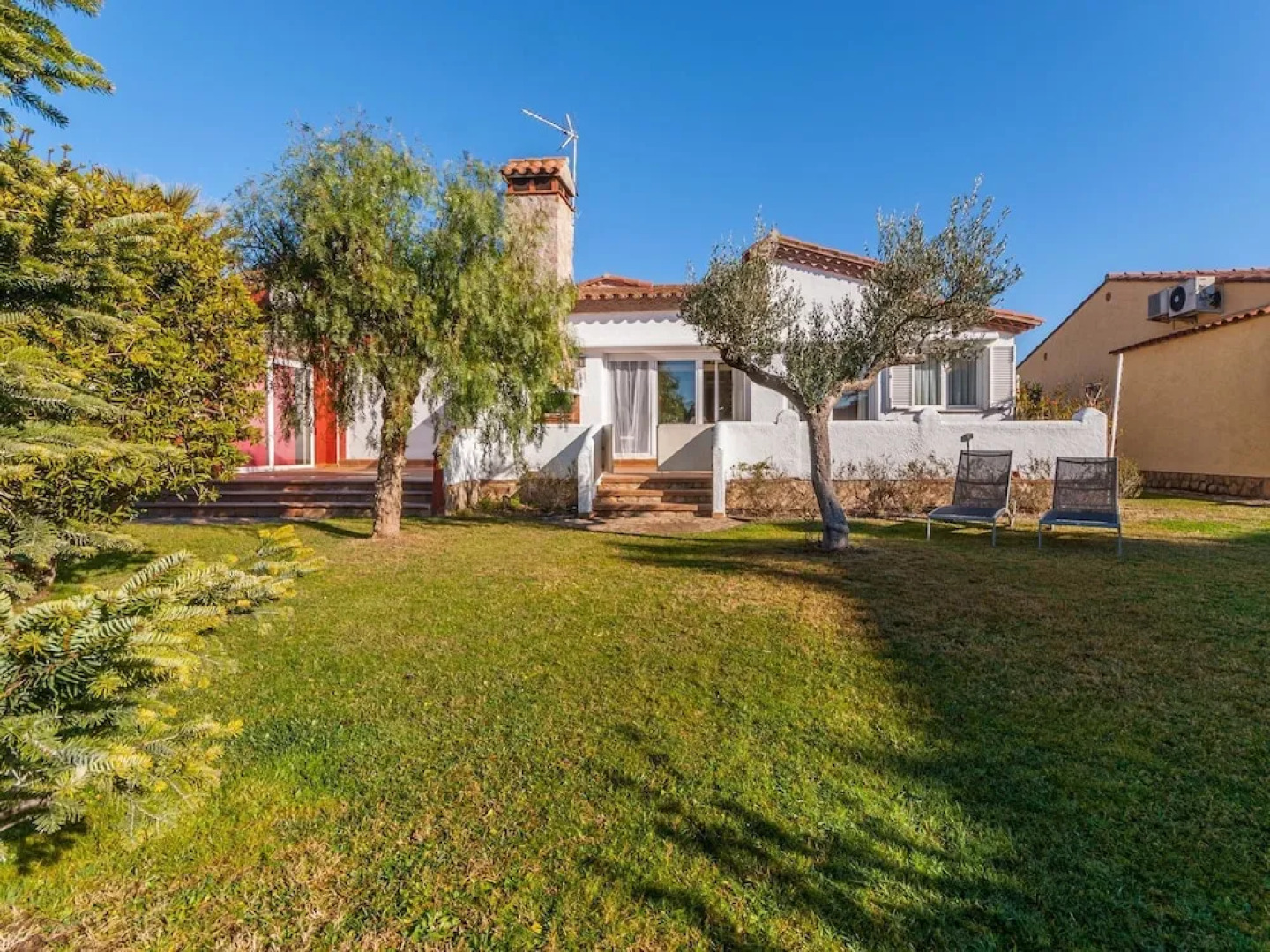 Modern Holiday Home in Vilamacolum With Swimming Pool