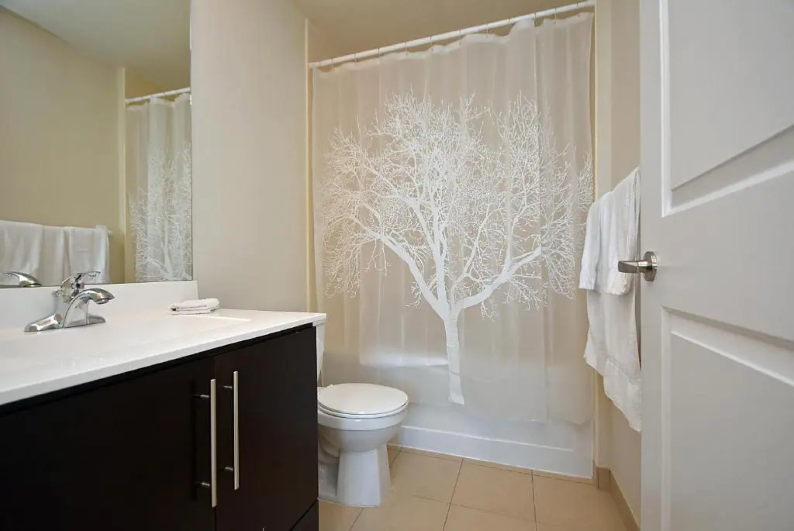 Royal Stays Furnished Apartments - Square One