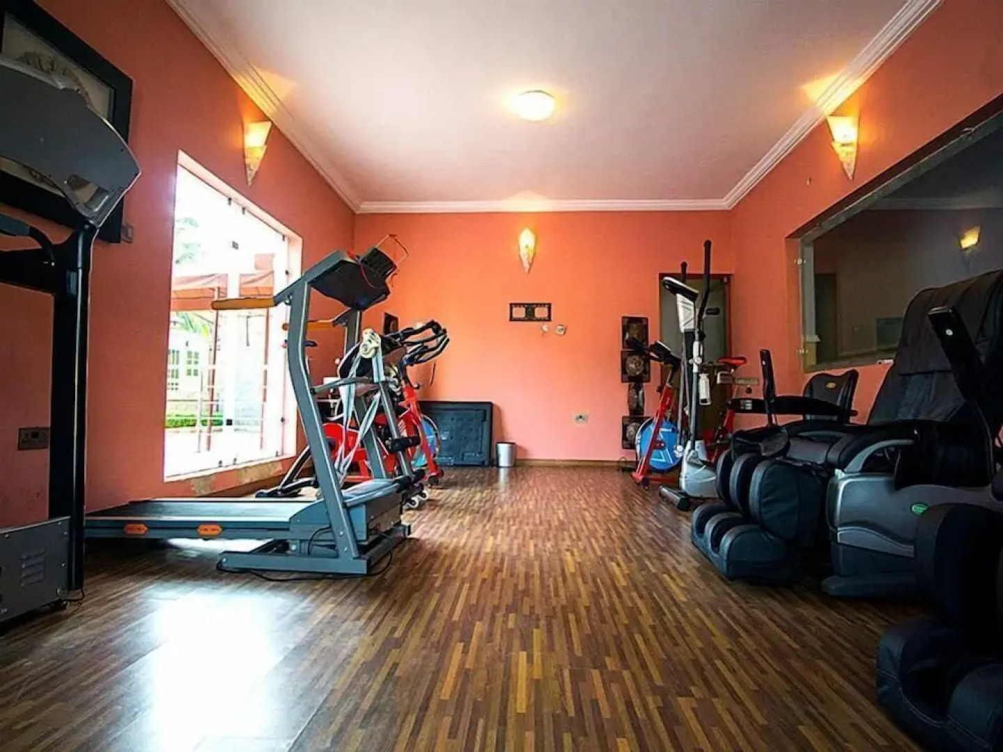 Bleu Ivy Hotel And Suites