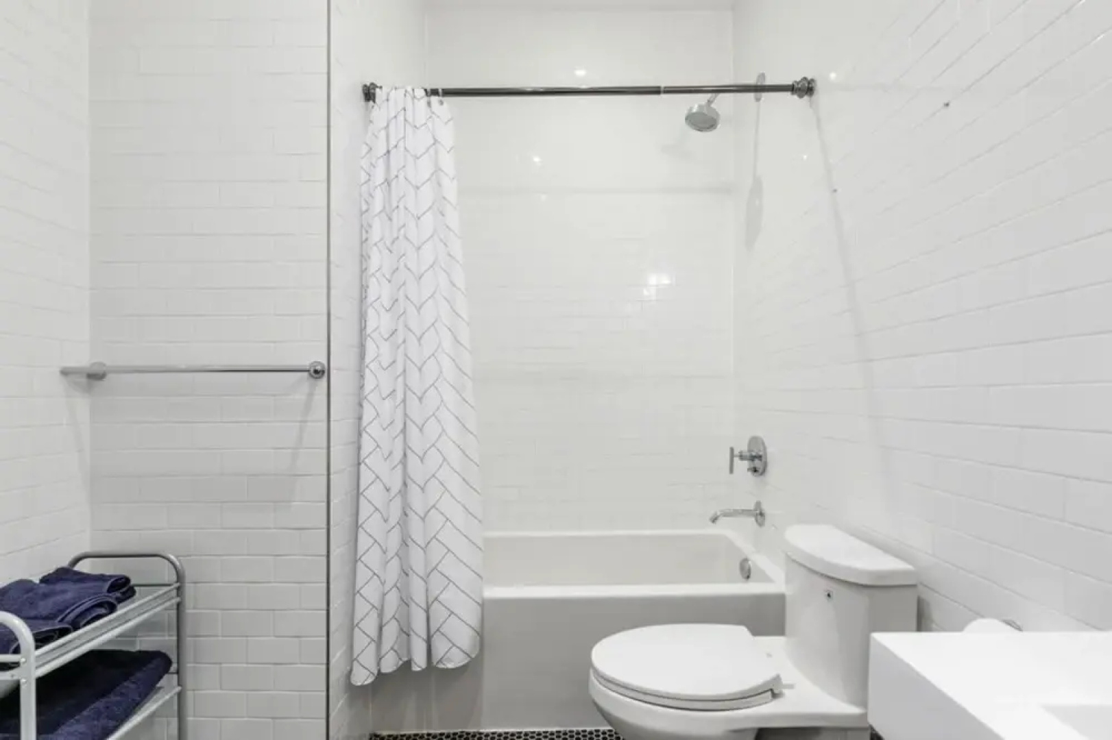 Spacious 2Br Dundurn Loft Rooftop Terrace Parking Gym
