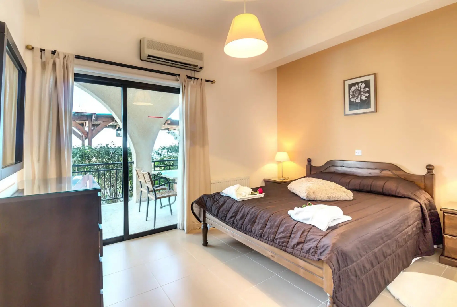 Hill View Restaurant & Apartments