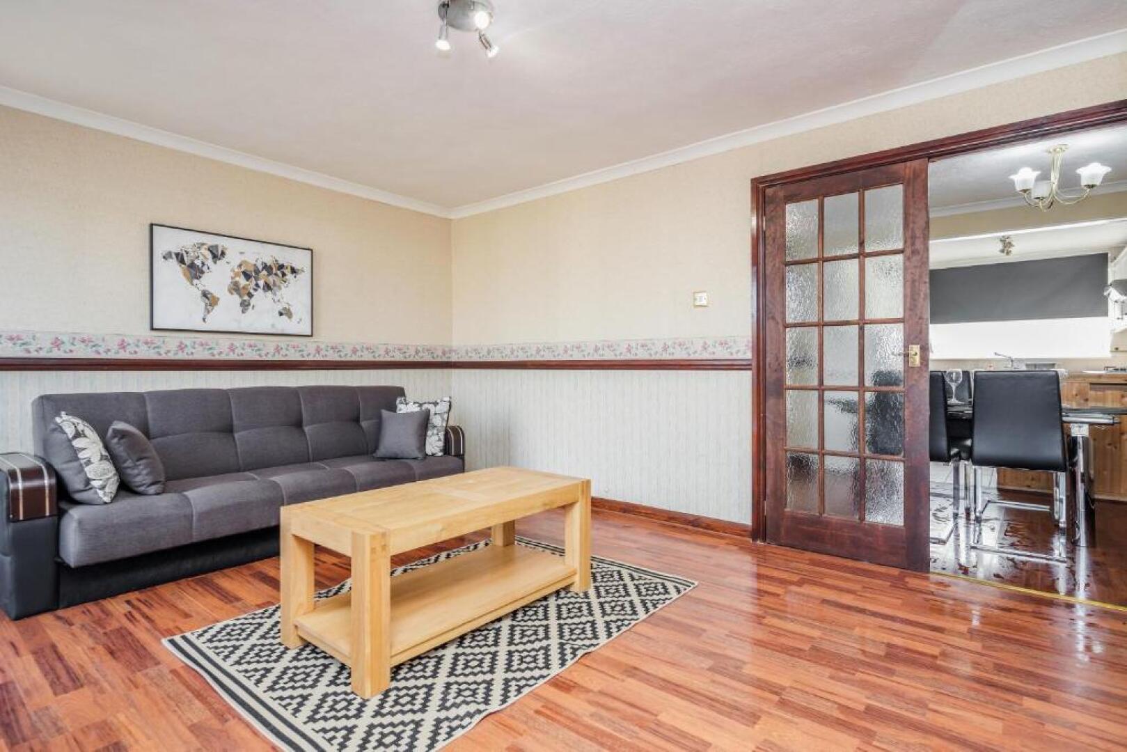 TMS Spacious 3-bed House! Tilbury! Free Parking!