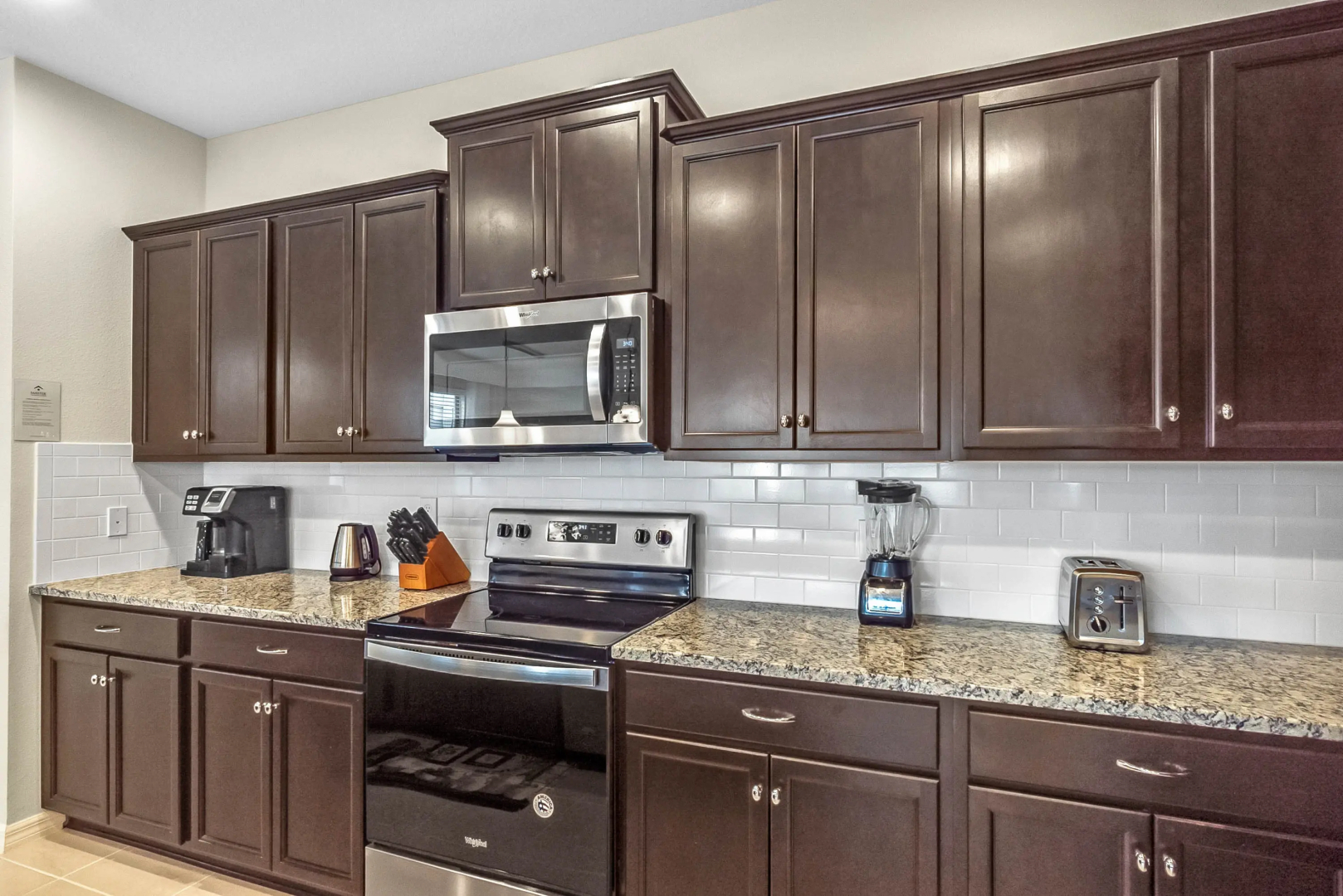 5 Bedrooms / 4.5 Bathrooms / Windsor at Westside (8917 SA), Kissimmee, US