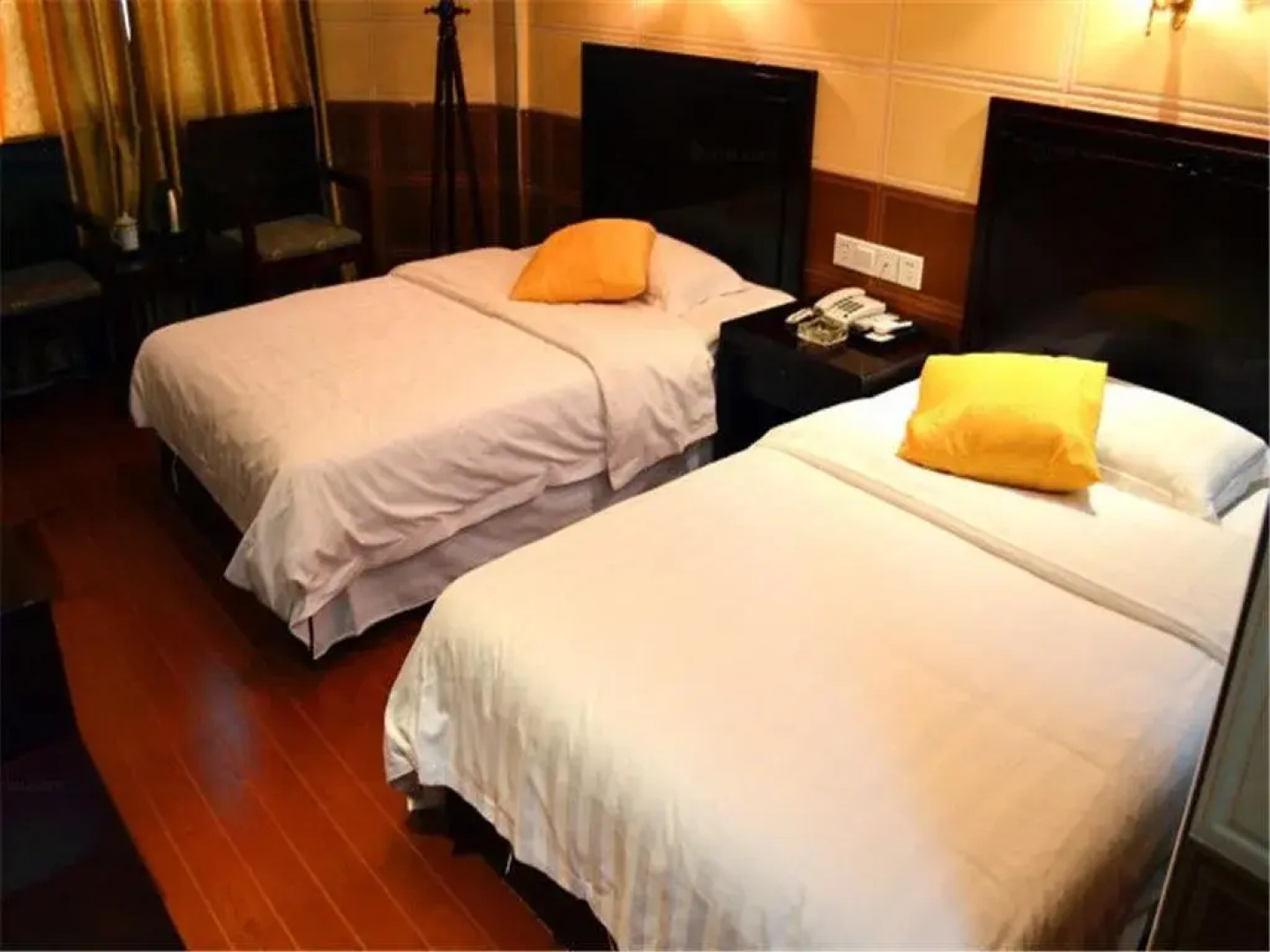 Yinruilin Express Hotel