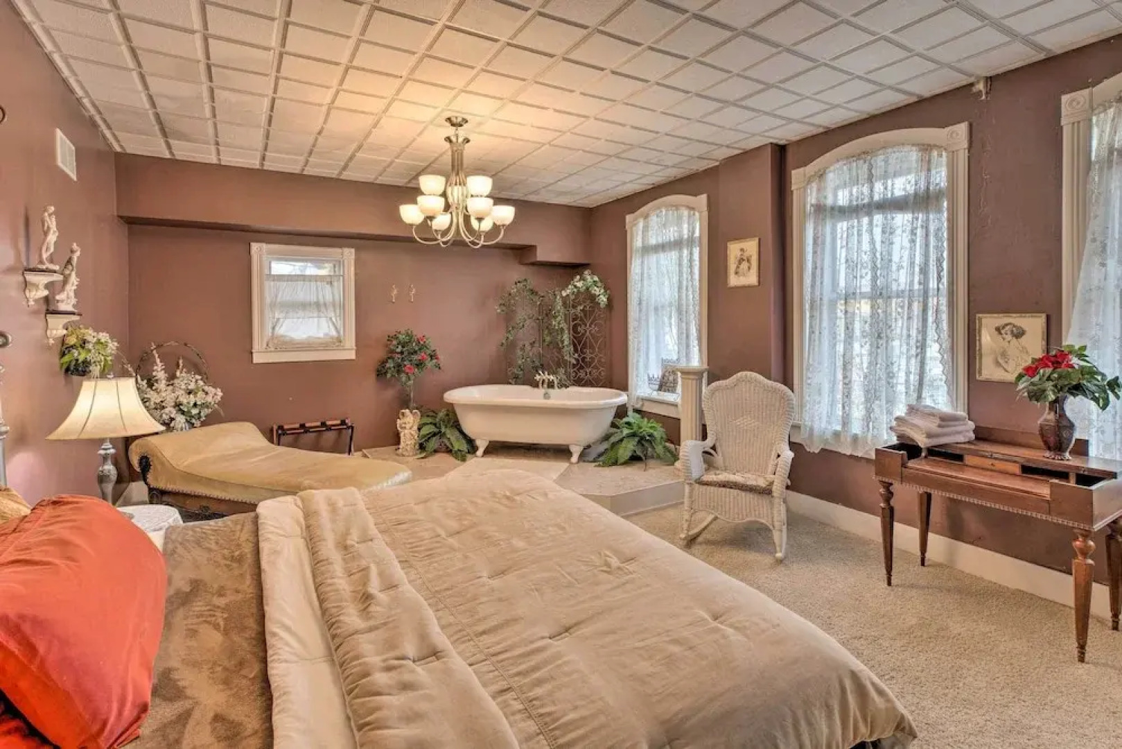 Pet-friendly Apt: 2 Blocks to Riverside Park!