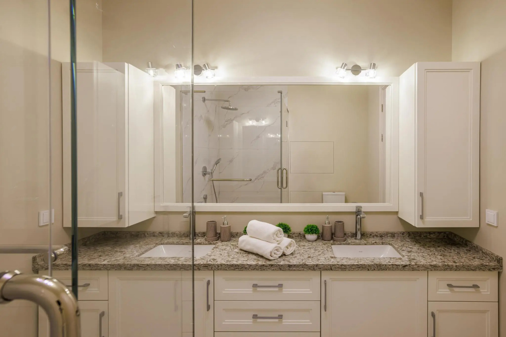 Апартамент Софийский