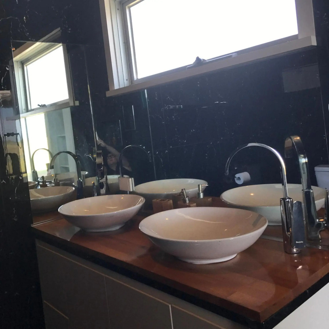 Luxurious Ocean front home, pets welcome, open fire large and spacious