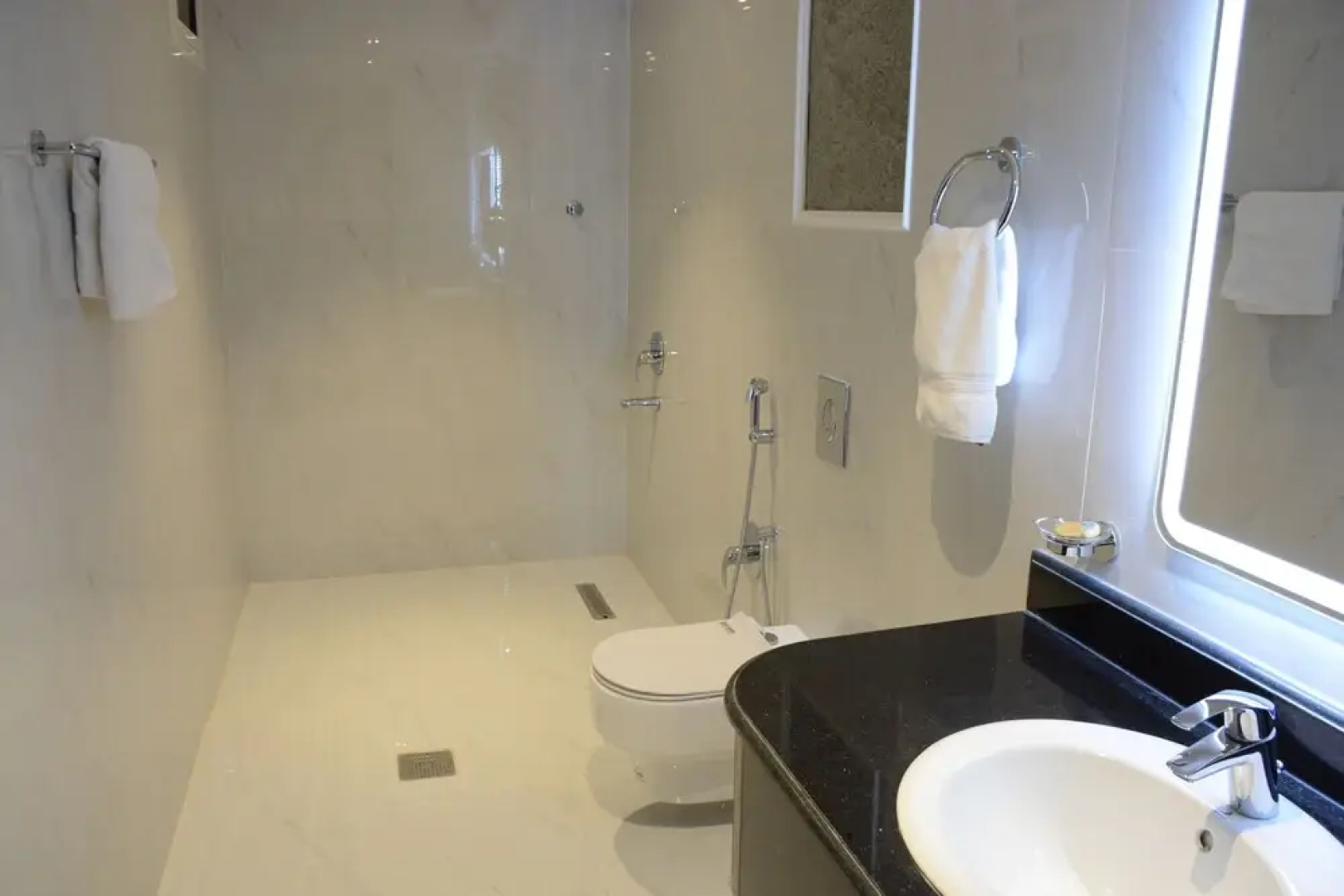 Al-Ewan Hotel Apartments