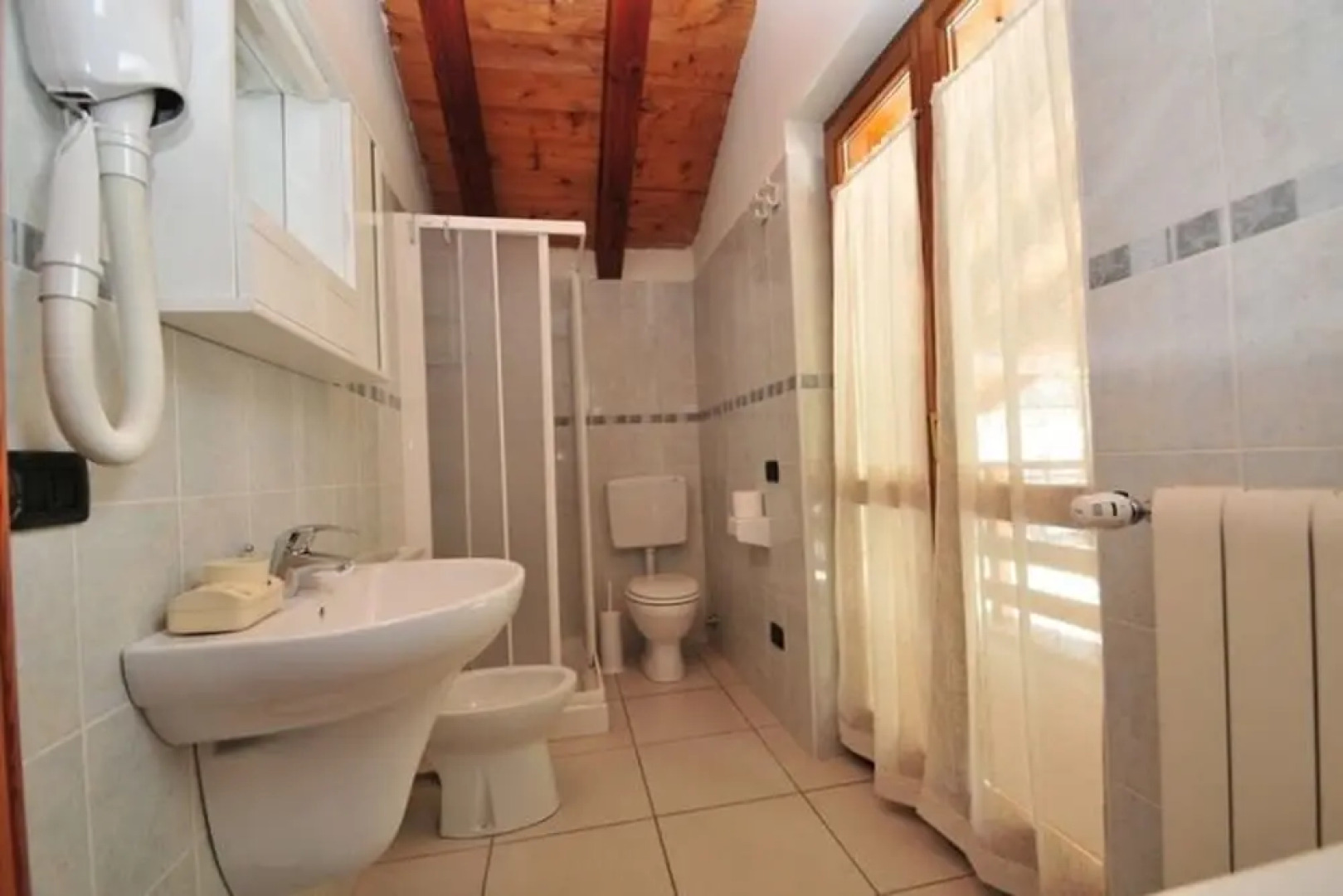 Apartment With Fireplace