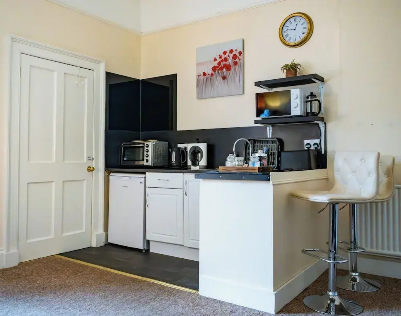 East Wing Apartment