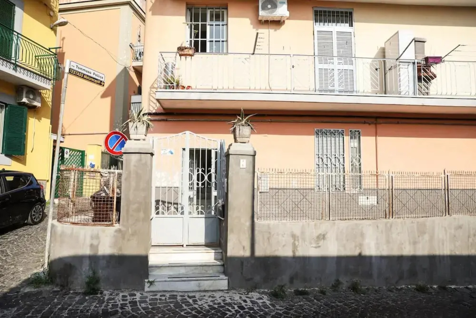 Metro Solfatara Apartment by Wonderful Italy