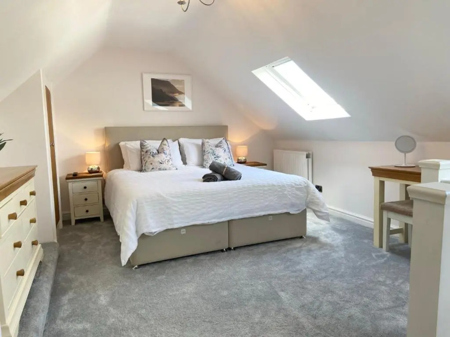 Modern 4-bed Cottage Llanwrst Town Centre & Parking - Snowdonia! near Betws-y-Coed