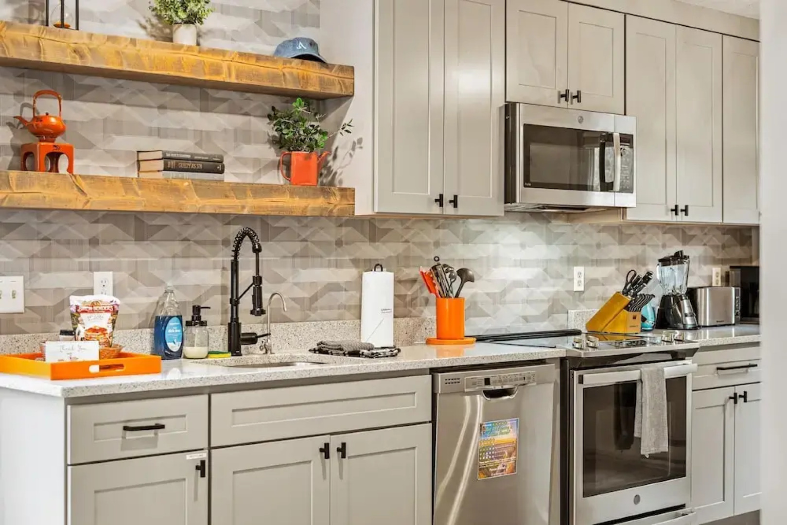 Emerald Bluff by Avantstay Lake Views Deck Fire Pit Game Room