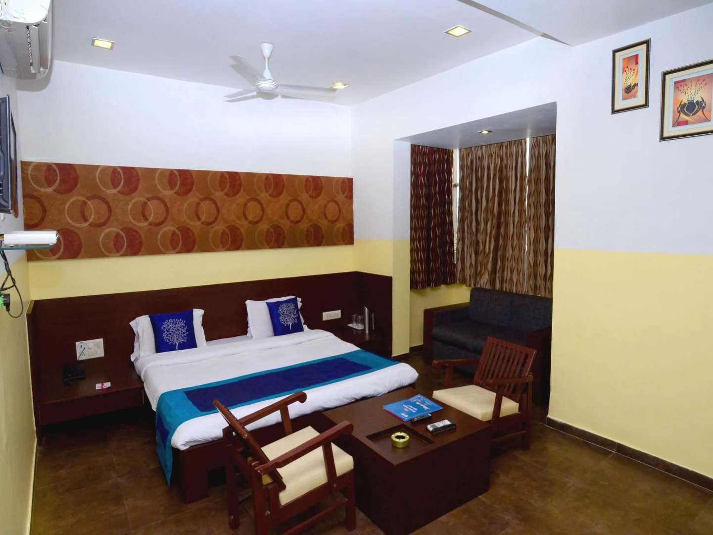 OYO 1030 Hotel Palm View Residency