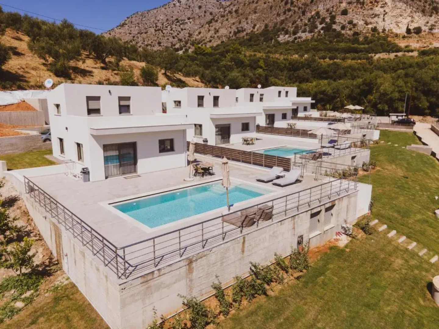 Plataria Sunrise Resort