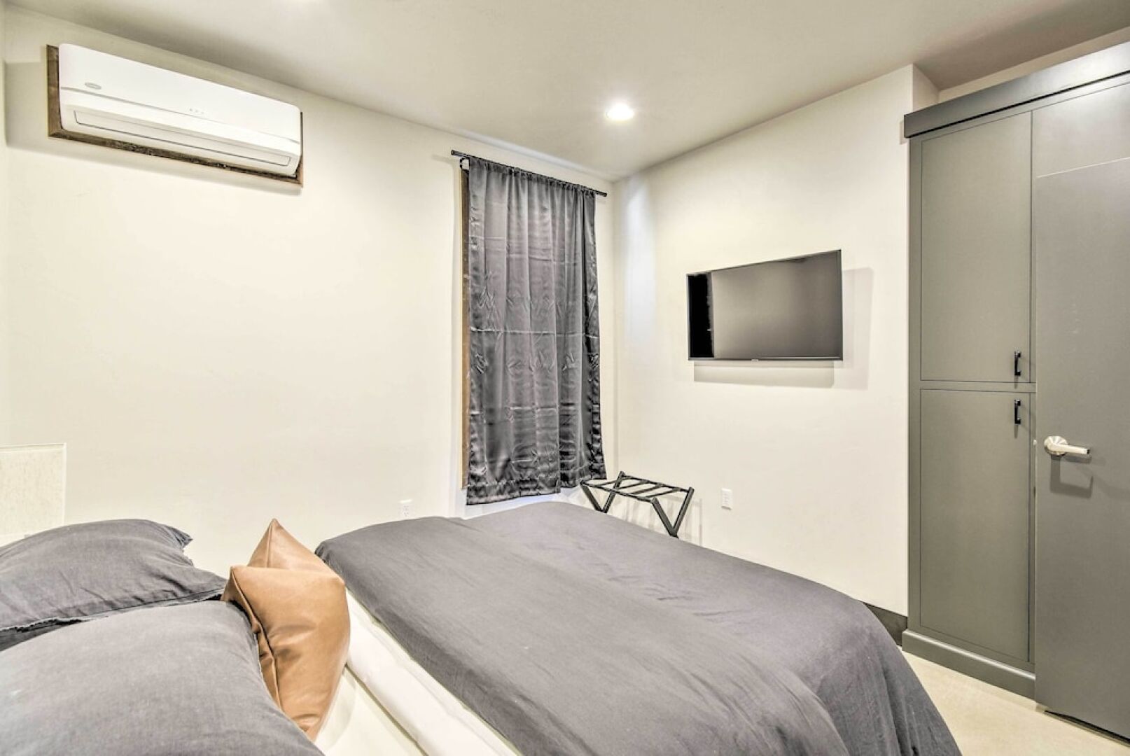 Elkhart Lake Townhome - 3 Mi to Road America!