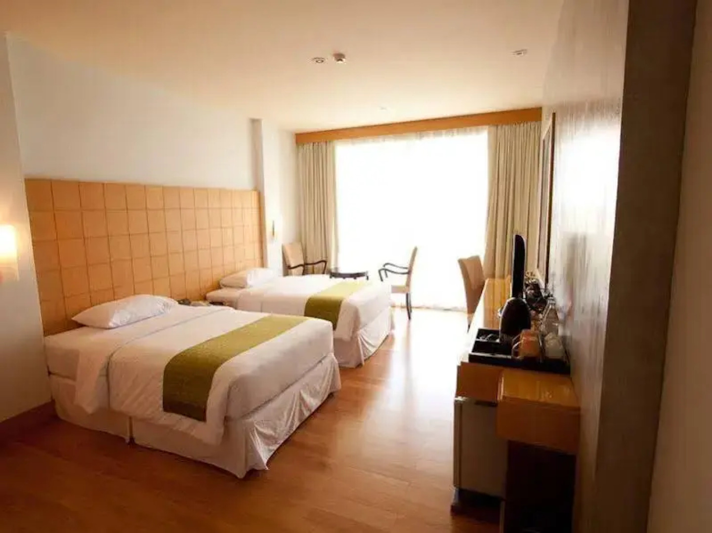 Uniland Golf & Resort