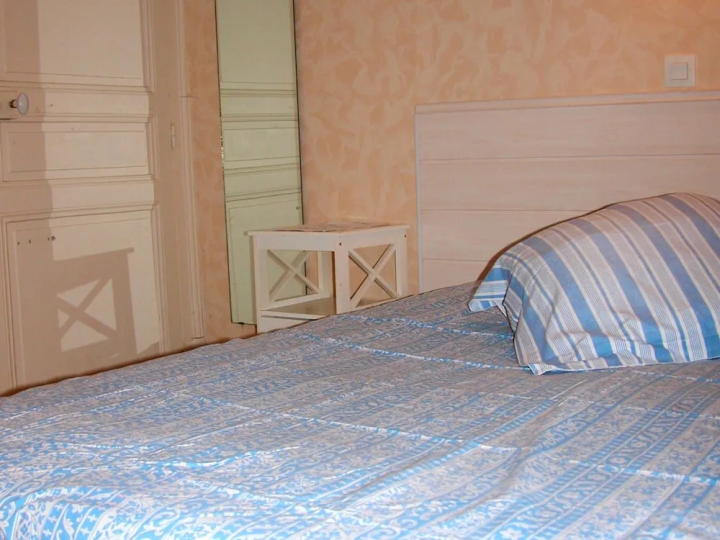 Studio in Néris-les-bains, With Wonderful City View, Enclosed Garden and Wifi