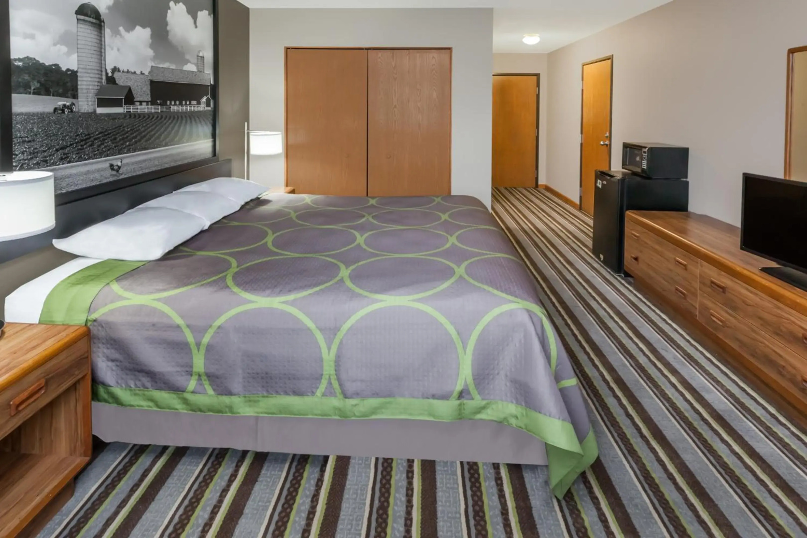 Watseka 24 Inn & Suites