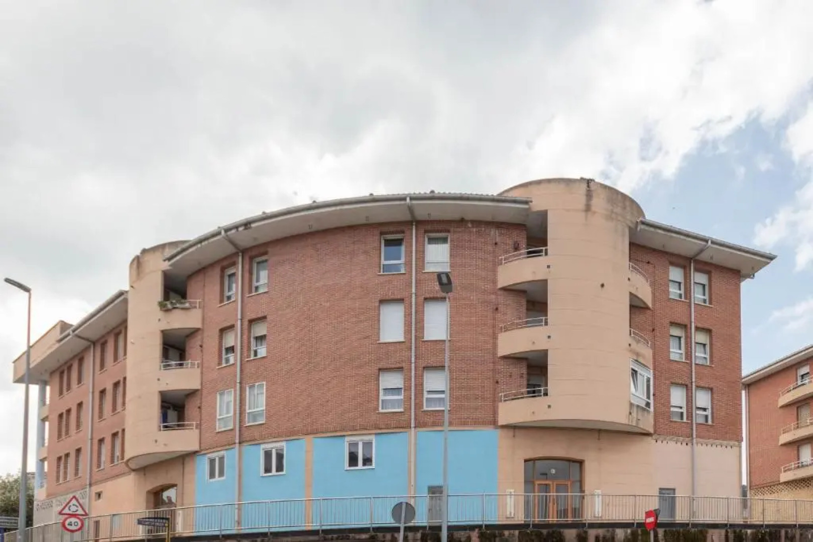 URDULIZ with parking by Aston Rentals