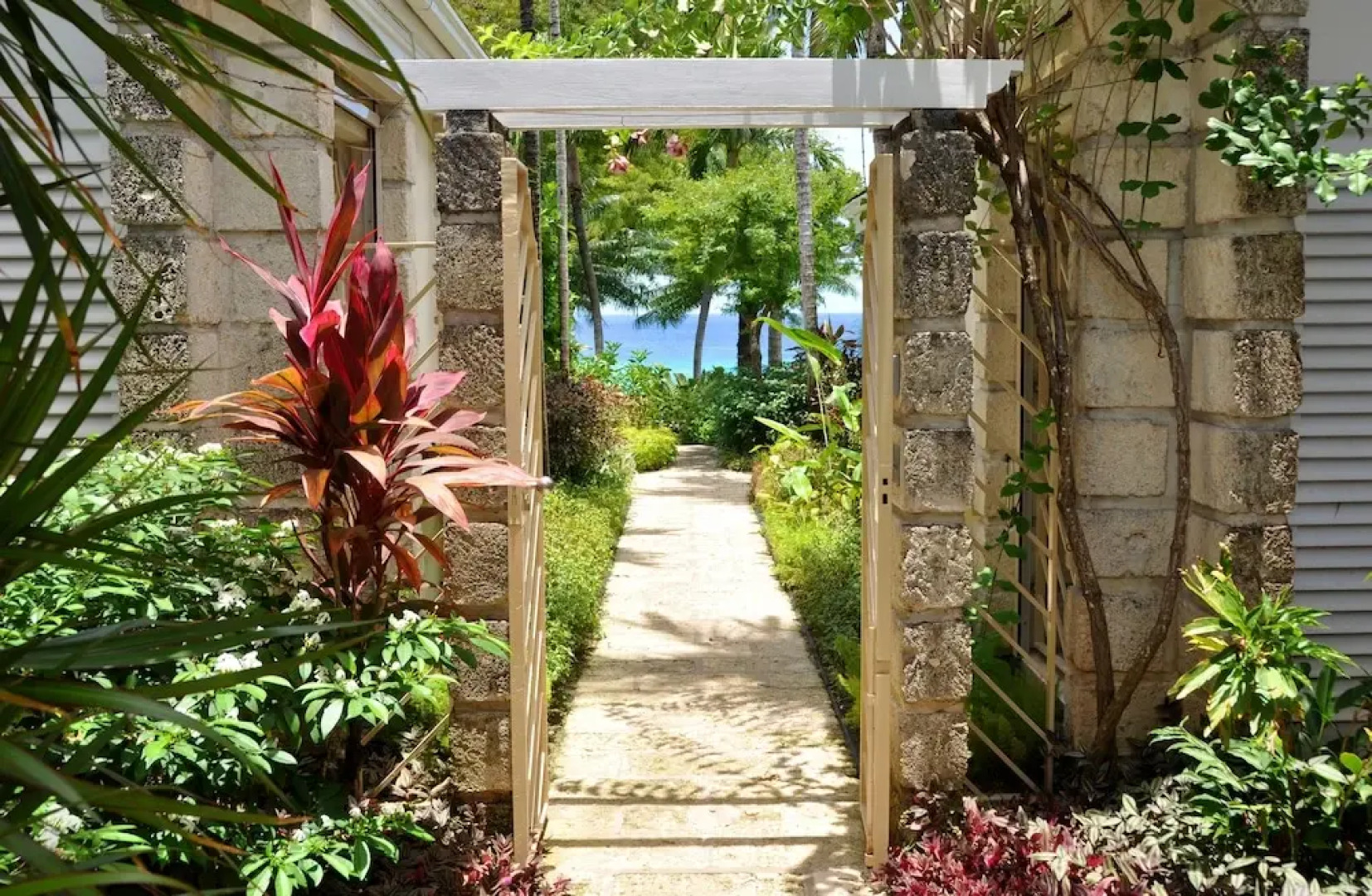 Secret Cove 1 by Altman