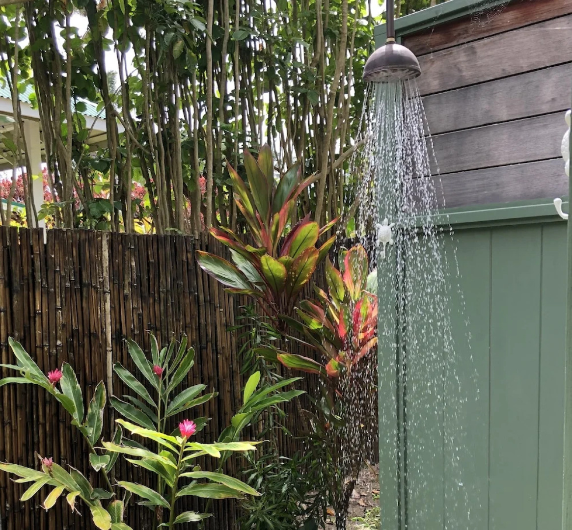 Hale Hoku 5 Bedroom Home by RedAwning