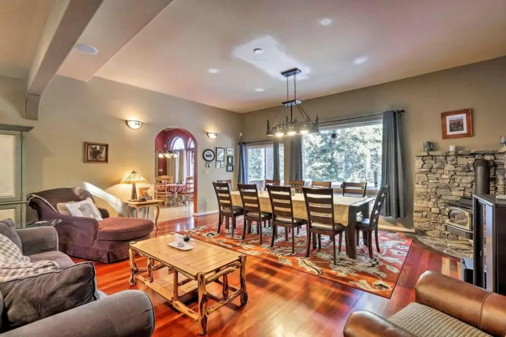 Large Home in Central Truckee With Private Hot Tub