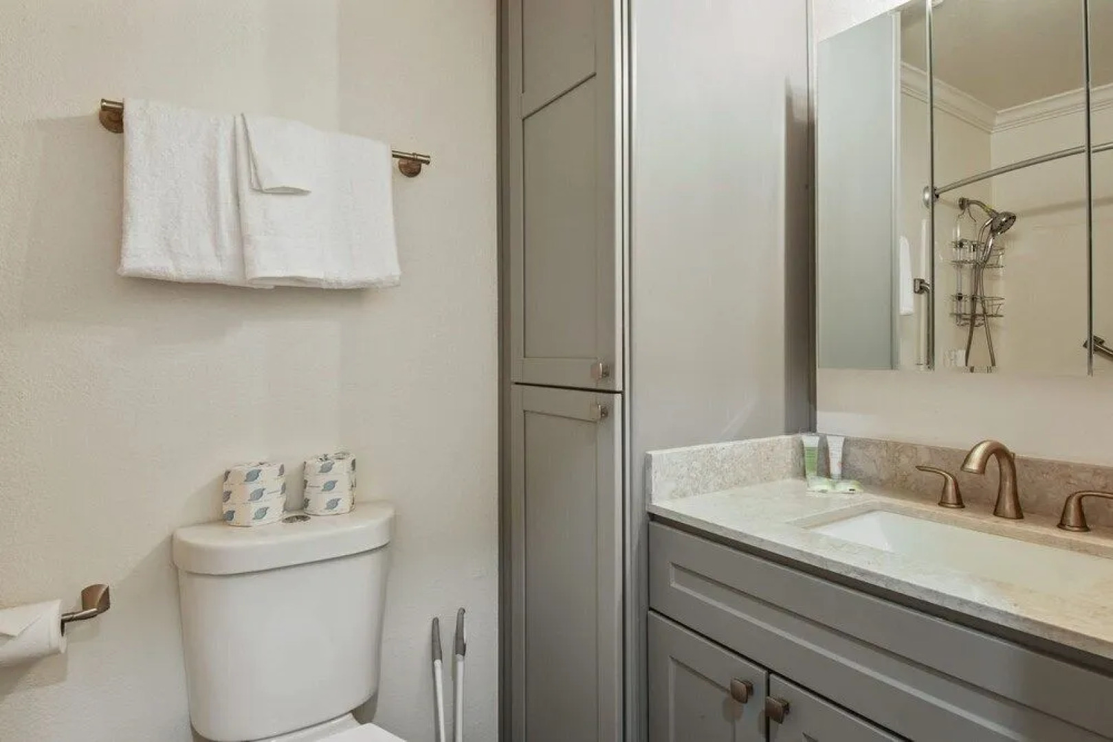 Incline Bliss Dreamy Pet Friendly Escape