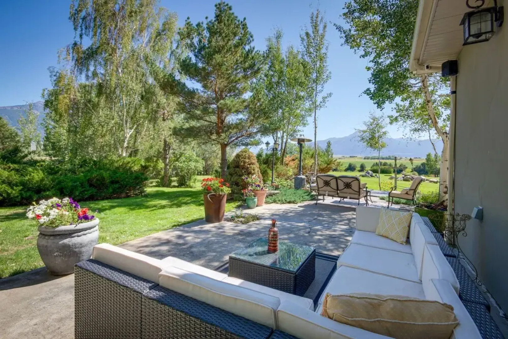 Riverfront Livingston House in Paradise Valley!