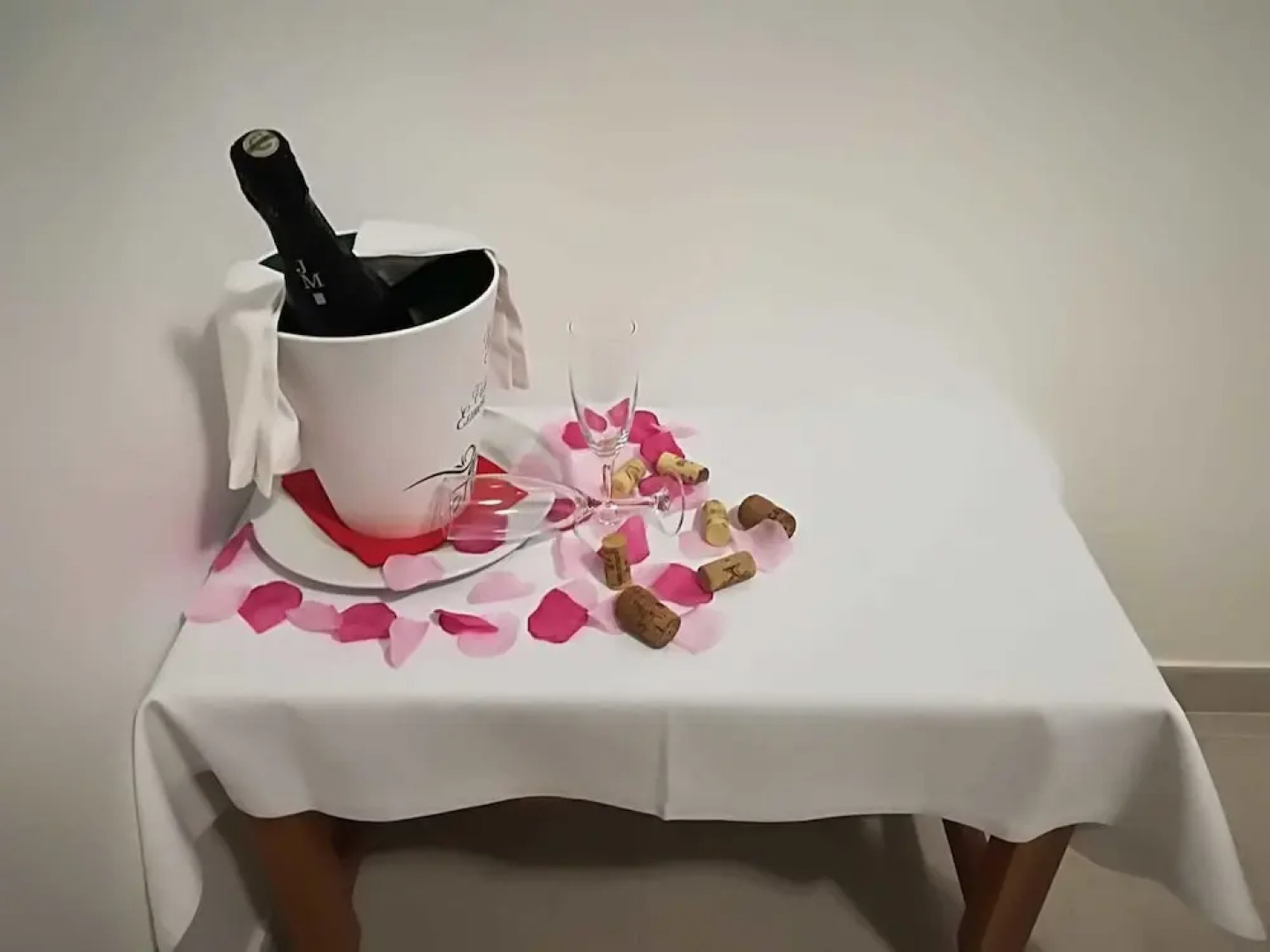 La Nova Tenalla - Adults Only