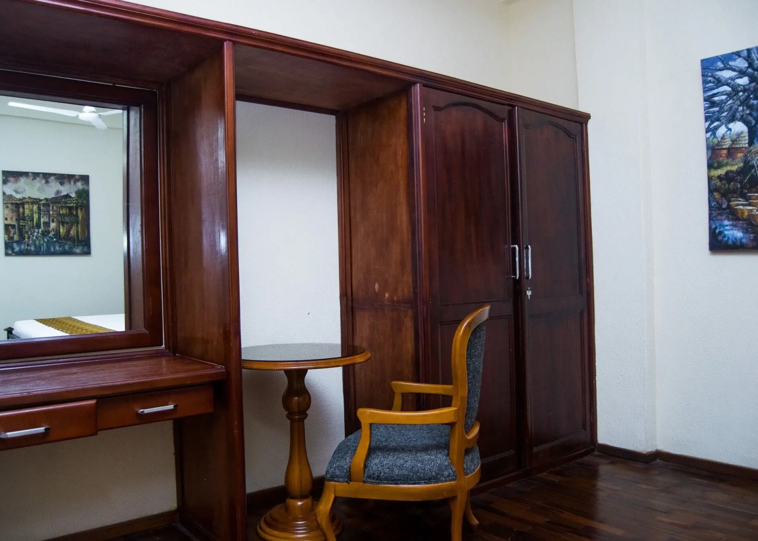 Coconut Grove Regency Hotel