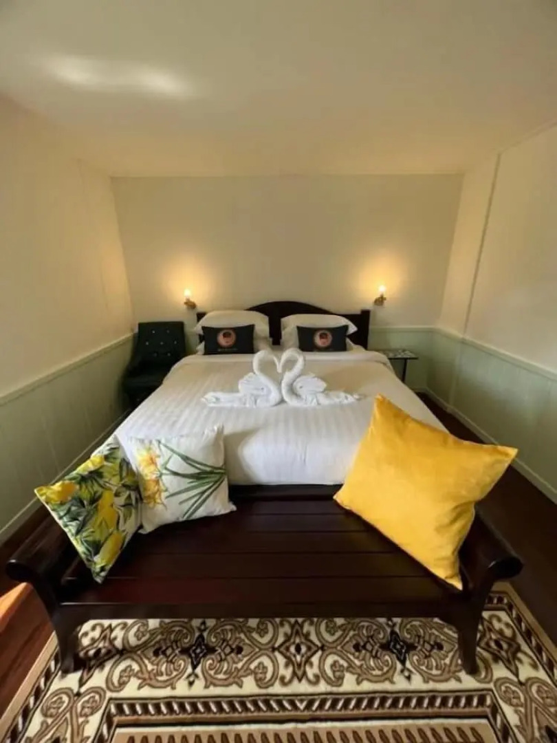 RQ THEVA Heritique Baan Praya Dinsor Road