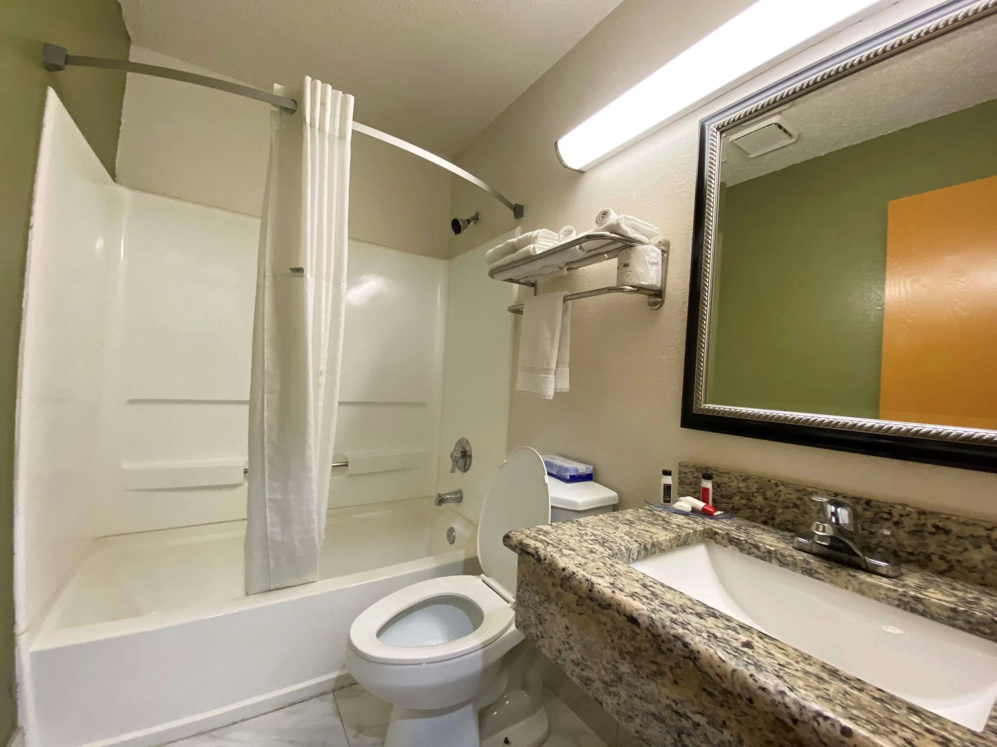 Super 8 by Wyndham Newport News/Jefferson Ave.