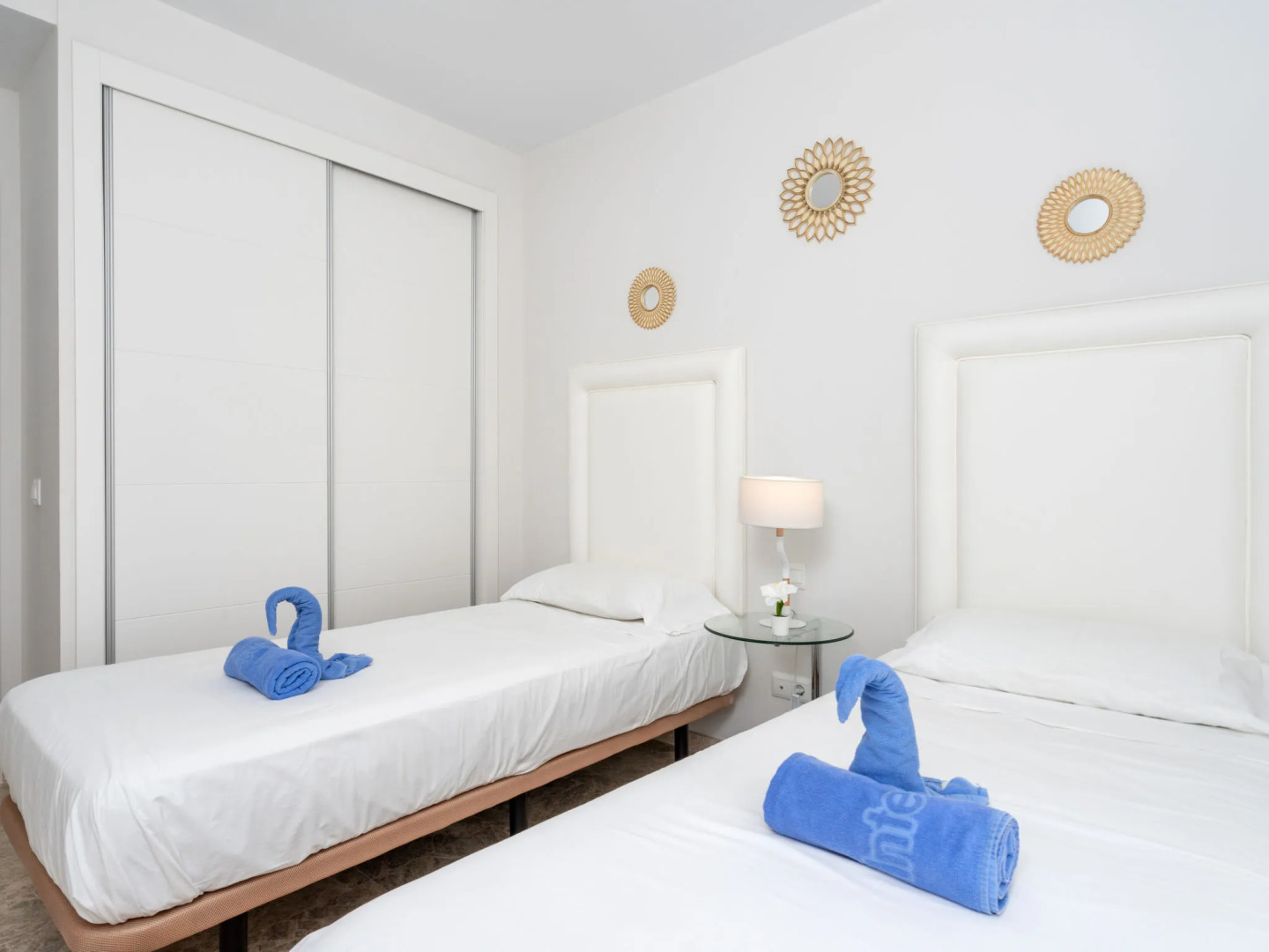 Los Naranjos Singles